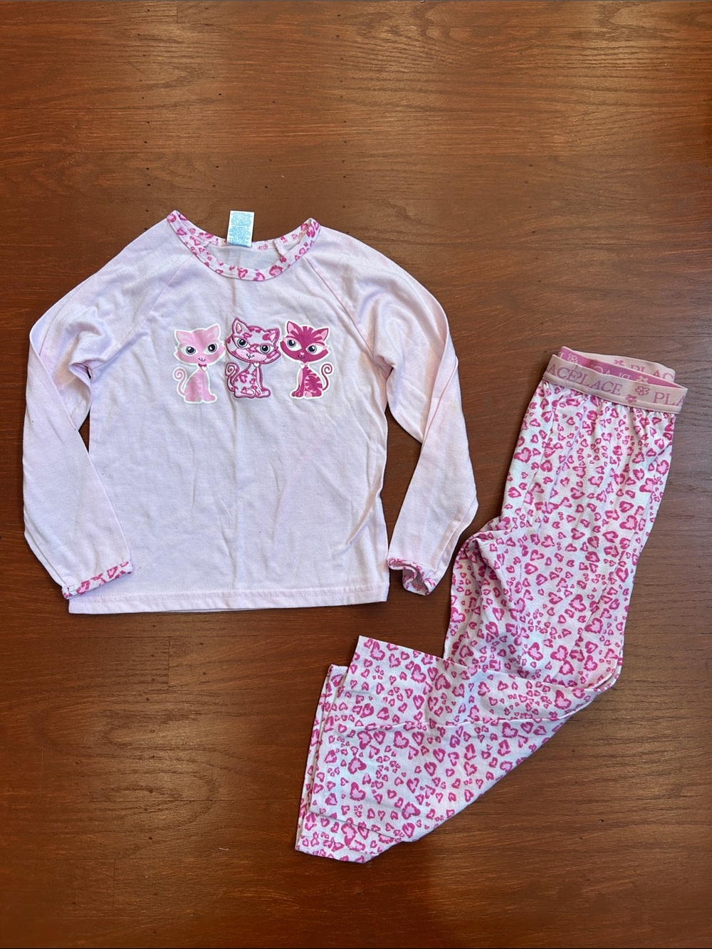 Place Pink Cat Appliqué Long-Sleeve Pajama Set with Heart Print Pants